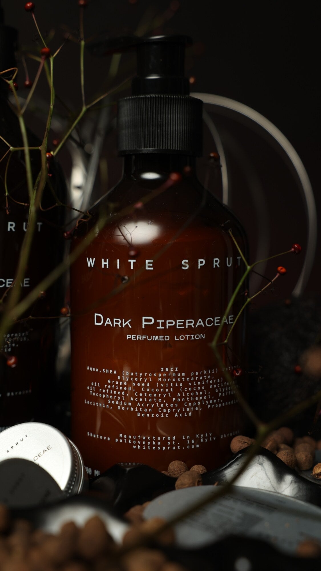 DARK PIPERACEAE Hand & Body Lotion — атмосферне фото, White Sprut